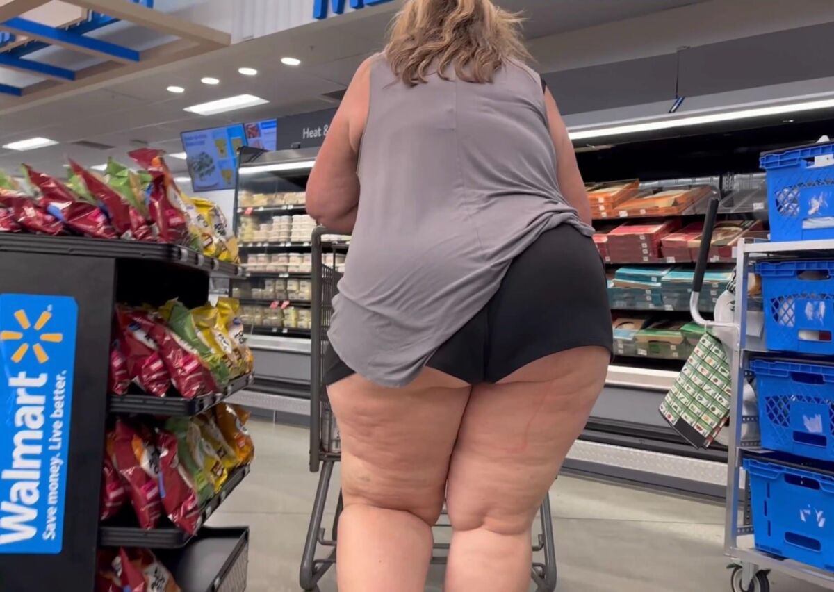 Candid BBW Big Ass Milf Cheeks In Shorts