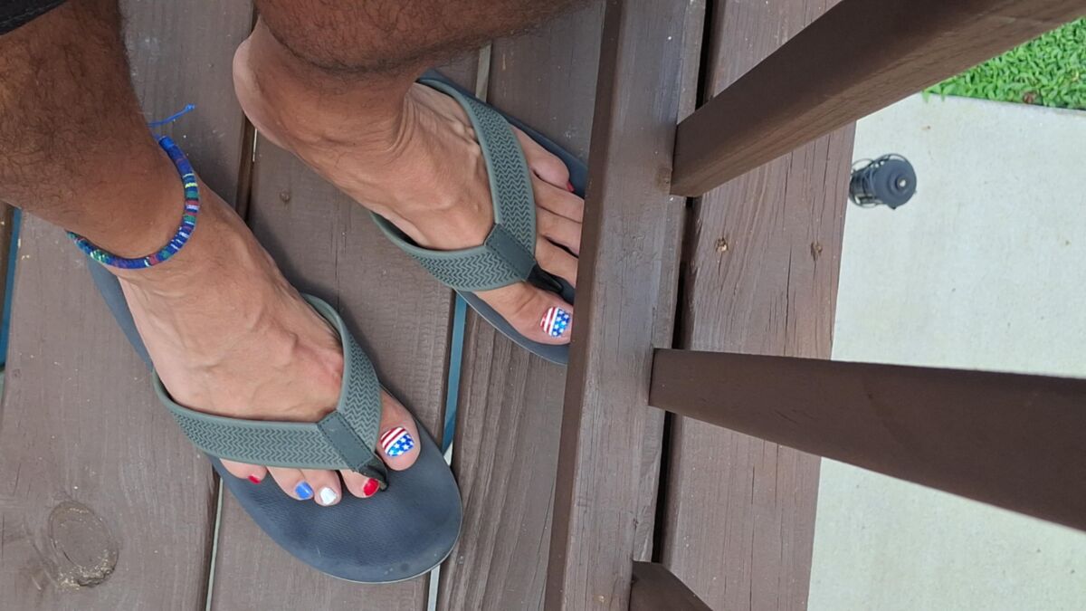 Anbetung und Absprung auf meinen Flip Flop Füßen