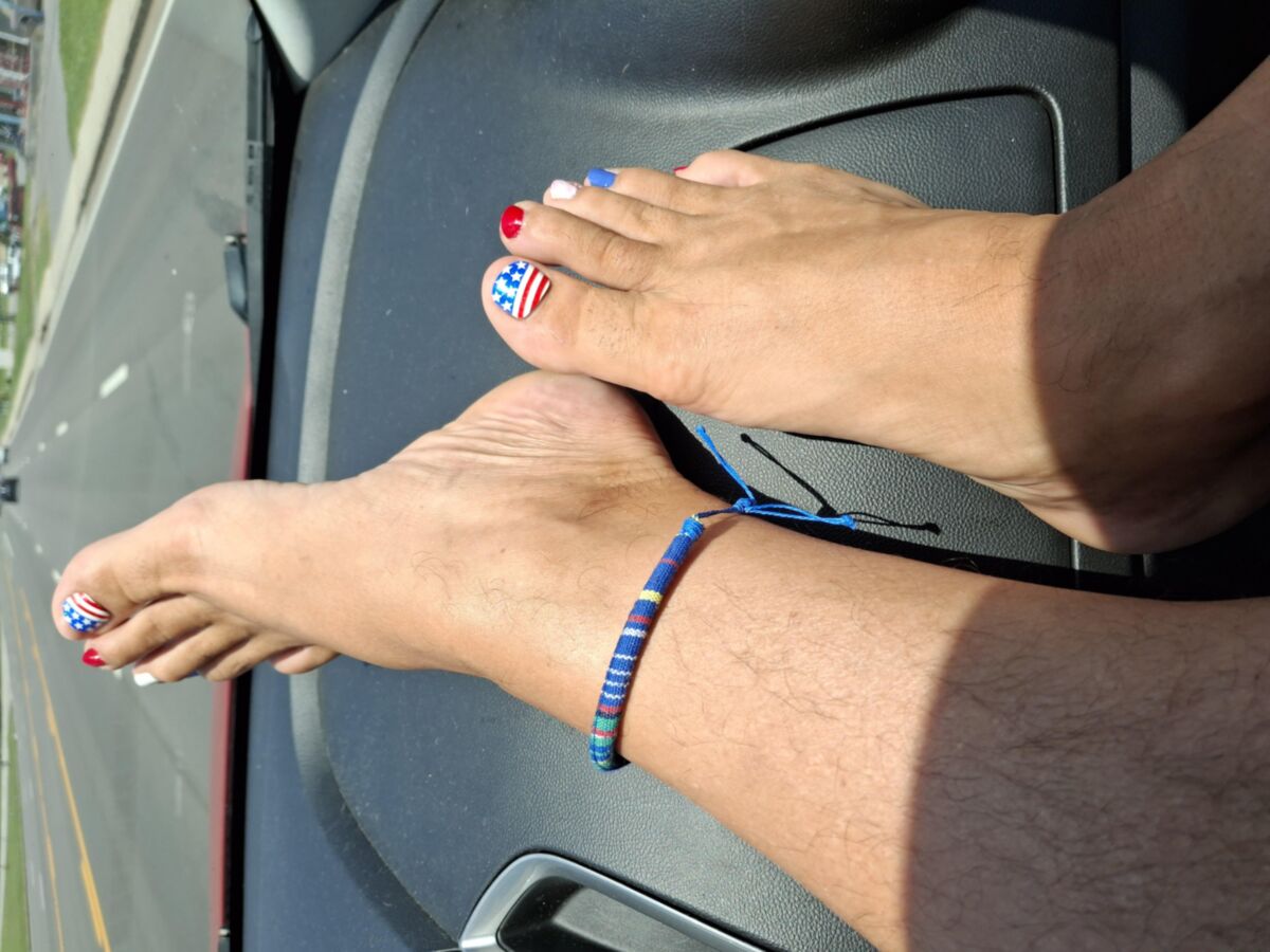 Anbetung und Absprung auf meinen Flip Flop Füßen