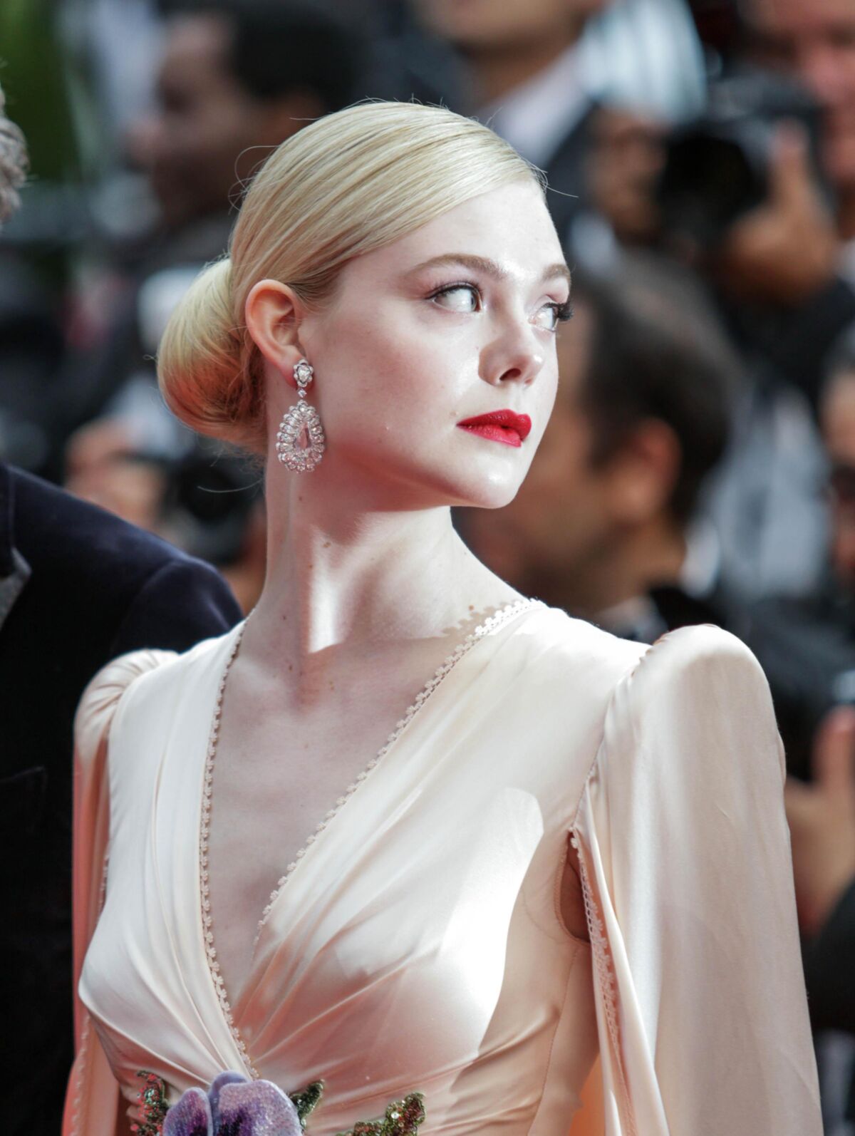 Celeb élégant teen salope Elle Fanning, élégant sperme et pisse put