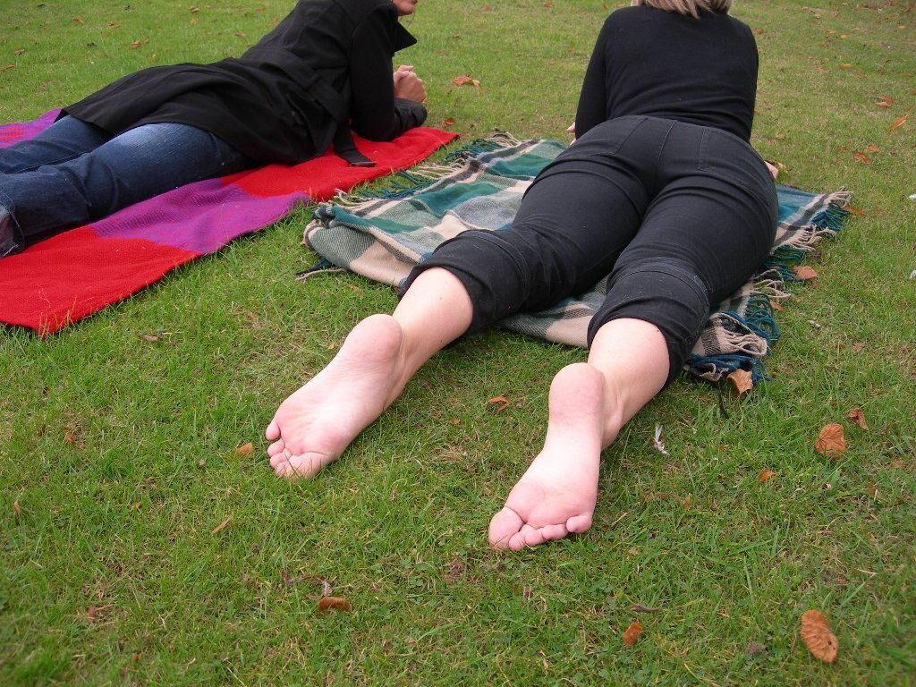 UK FEET TO WORSHIP