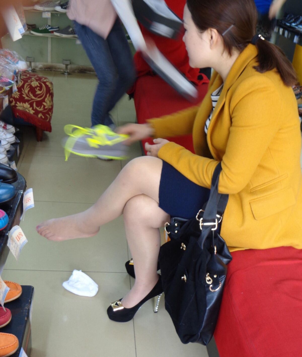 I WANT TO JERK OFF IN SHOE STORES!!! #