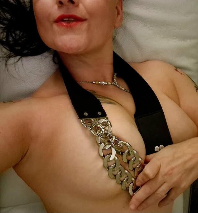 Sehr heiße finnische reife Fetisch-/Bondage -Schlampe (NN)