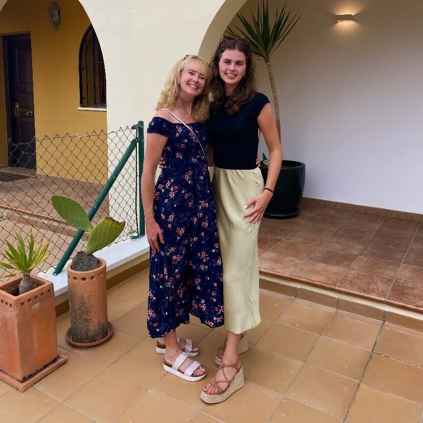 Zeigen Sie Ihre Zehen in sexy Sandalen Mutter Tochter Ausgabe