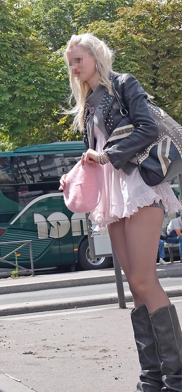 Manon en Collant ... la Plus Sexy Des Copines de Ma Fille