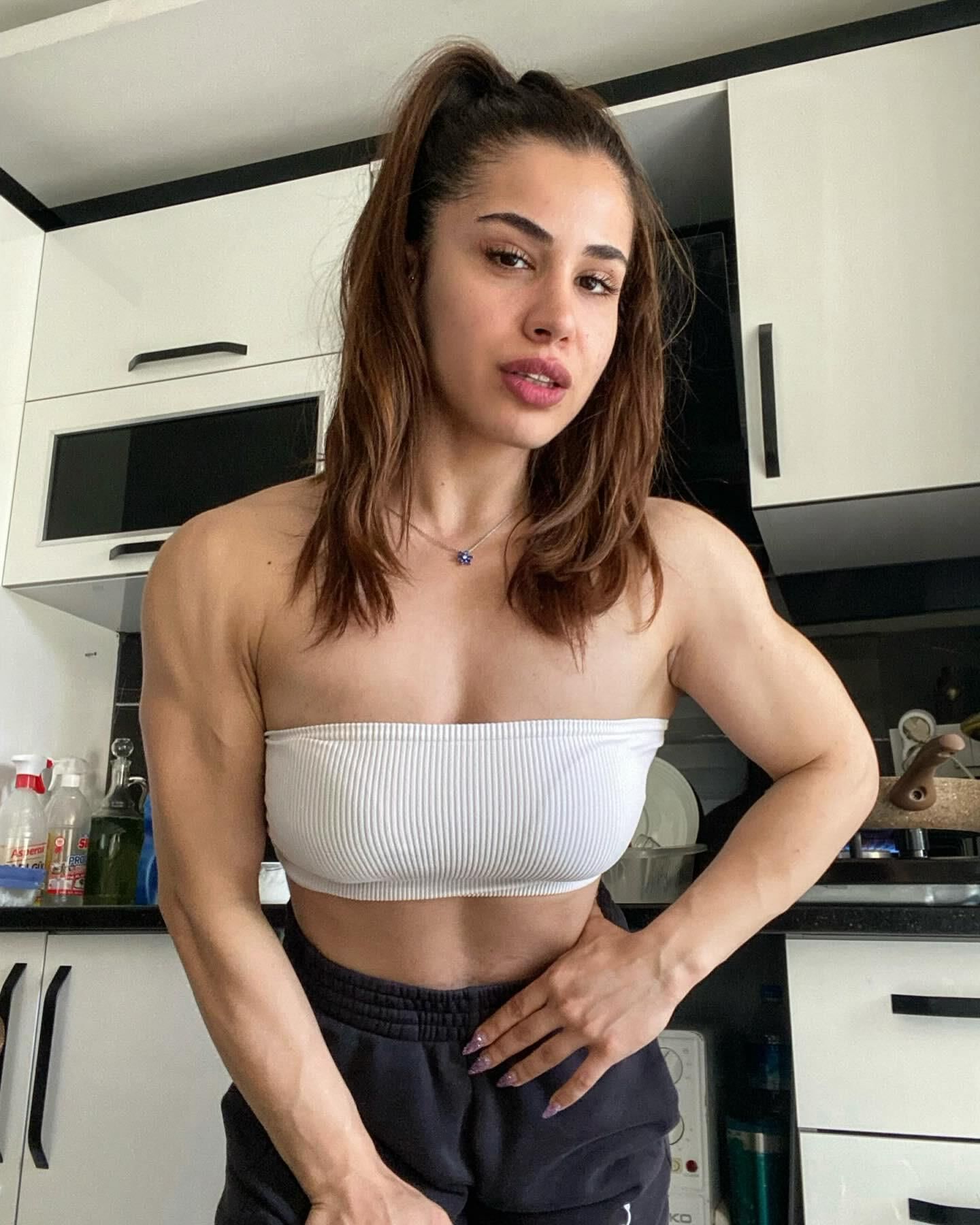 Meninas musculares aleatórias