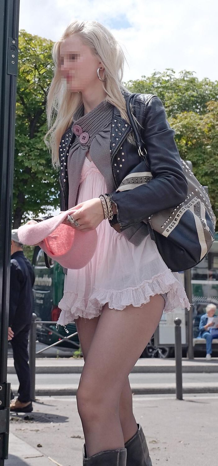 Manon en Collant ... la Plus Sexy Des Copines de Ma Fille