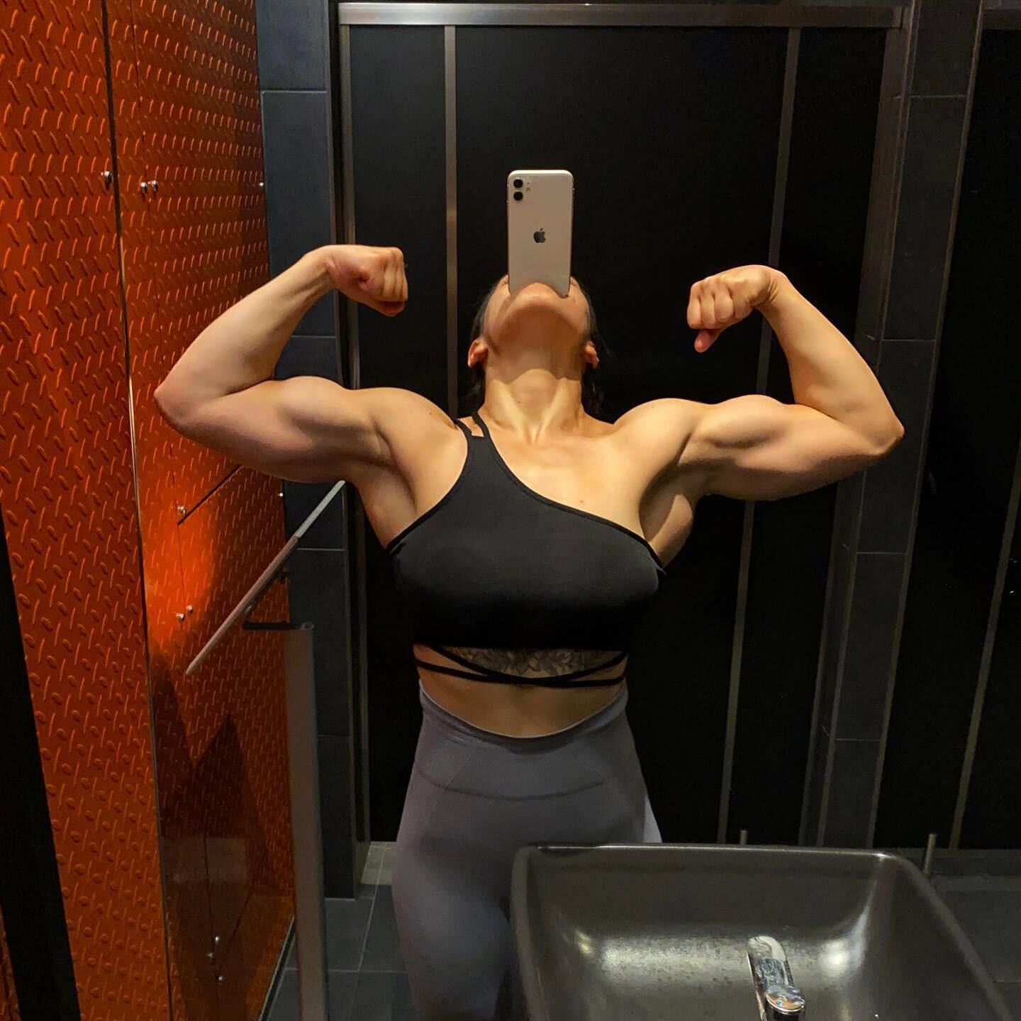 Meninas musculares aleatórias