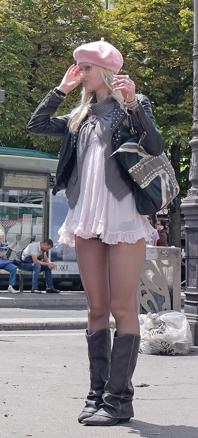 Manon en Collant ... la Plus Sexy Des Copines de Ma Fille