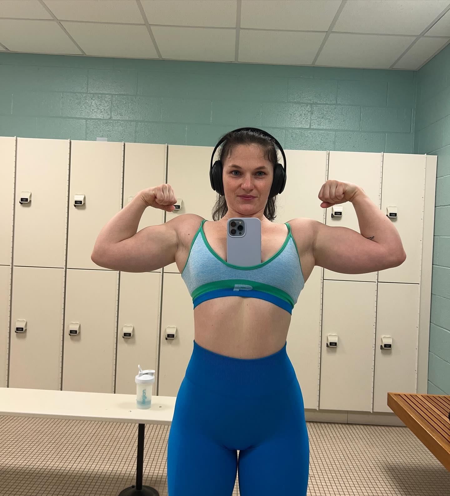 Meninas musculares aleatórias