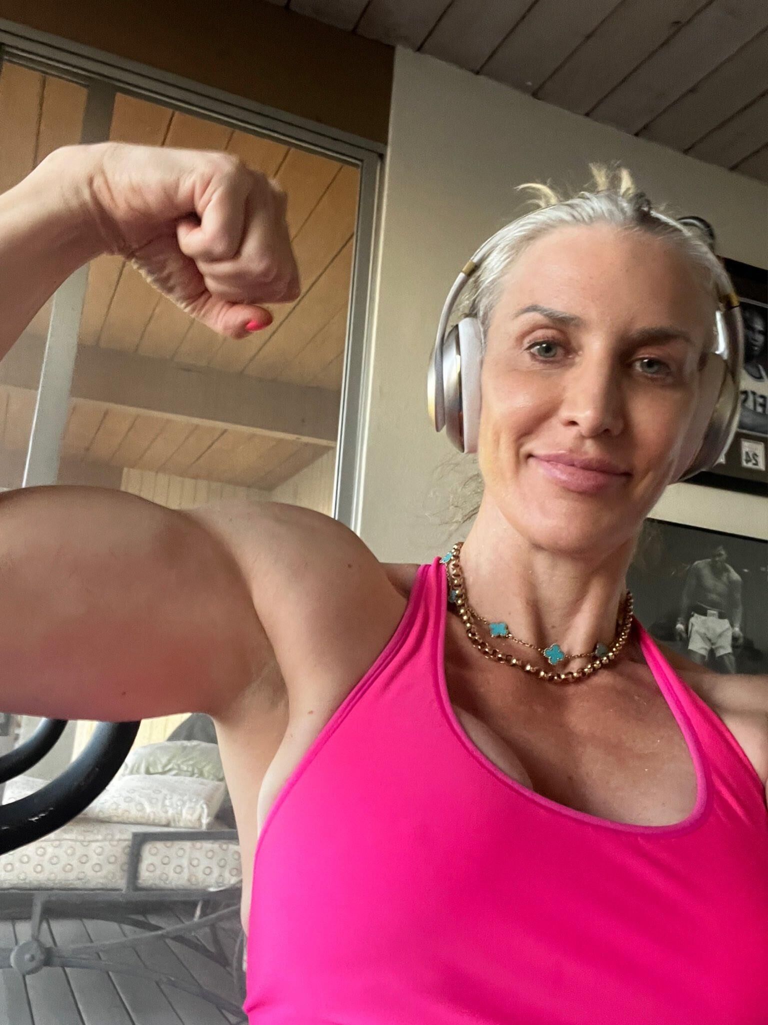 Meninas musculares aleatórias