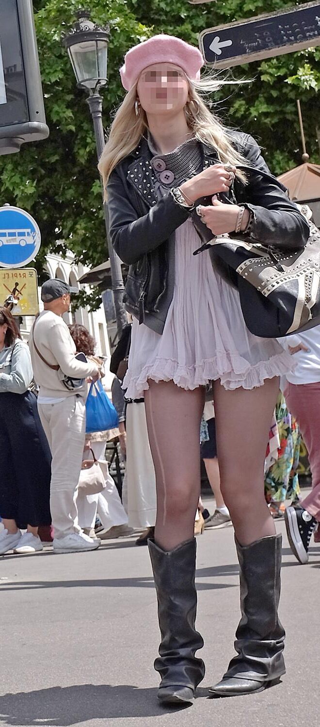 Manon en Collant ... la Plus Sexy Des Copines de Ma Fille