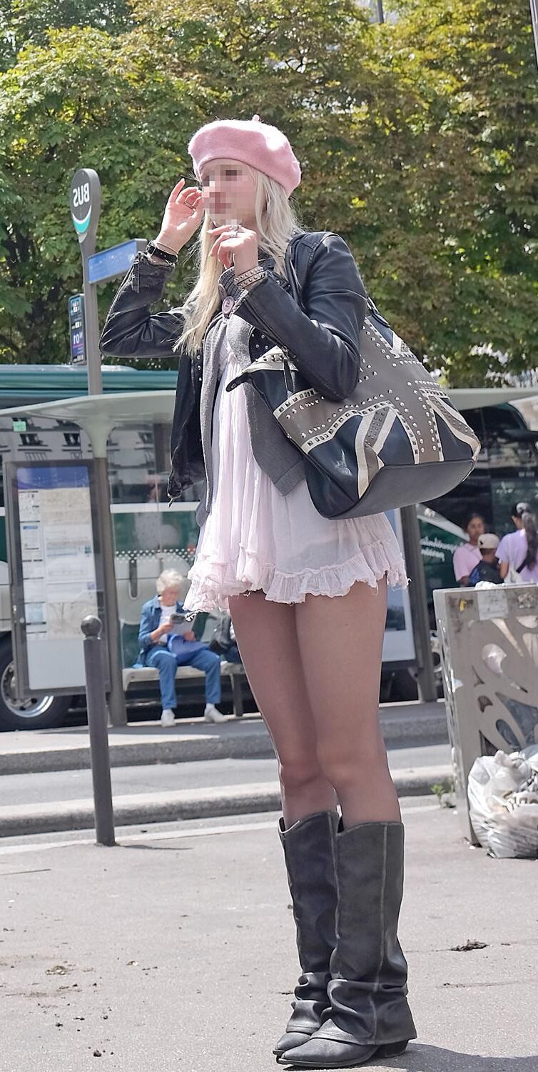Manon en Collant ... la Plus Sexy Des Copines de Ma Fille