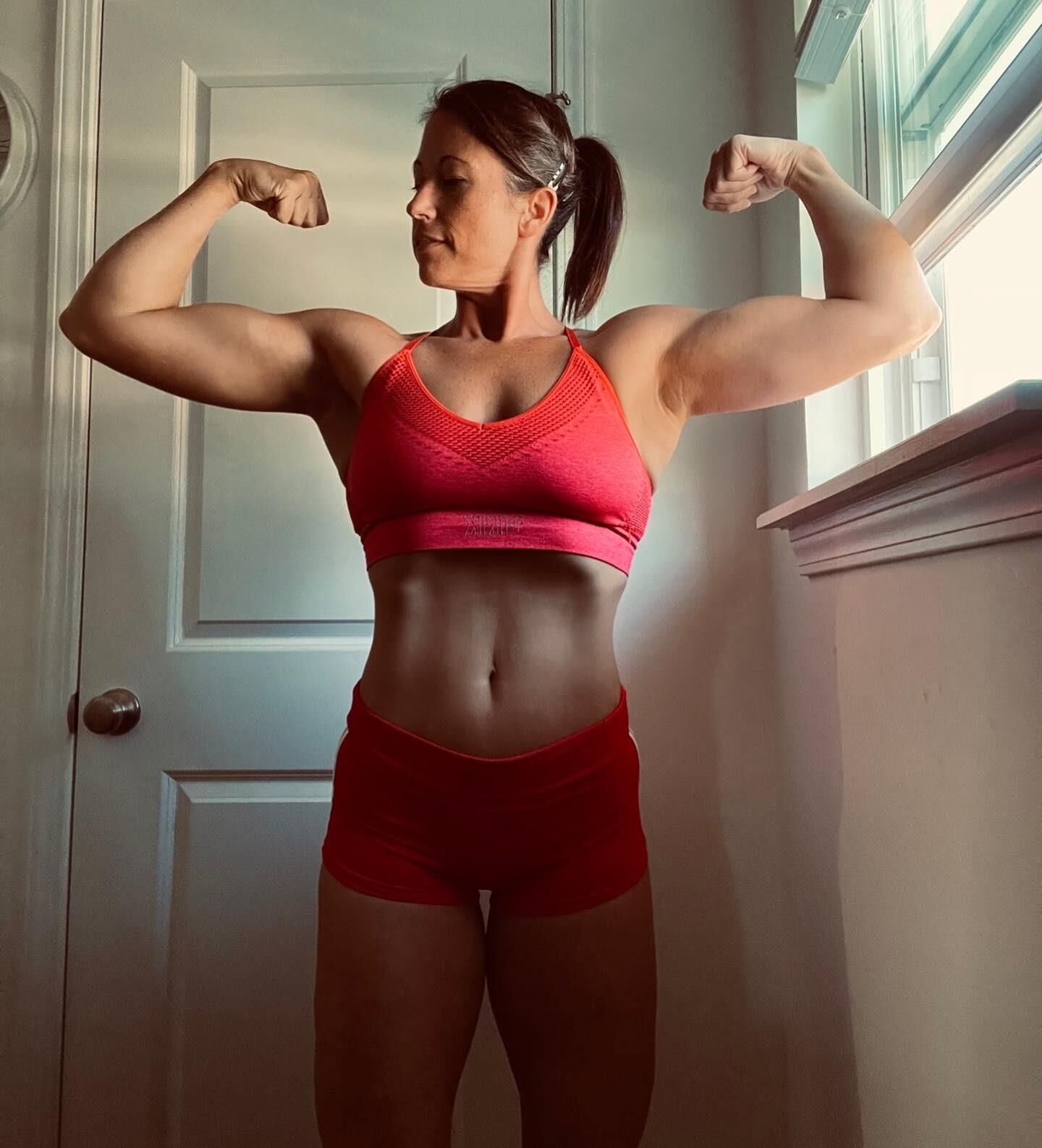 Meninas musculares aleatórias