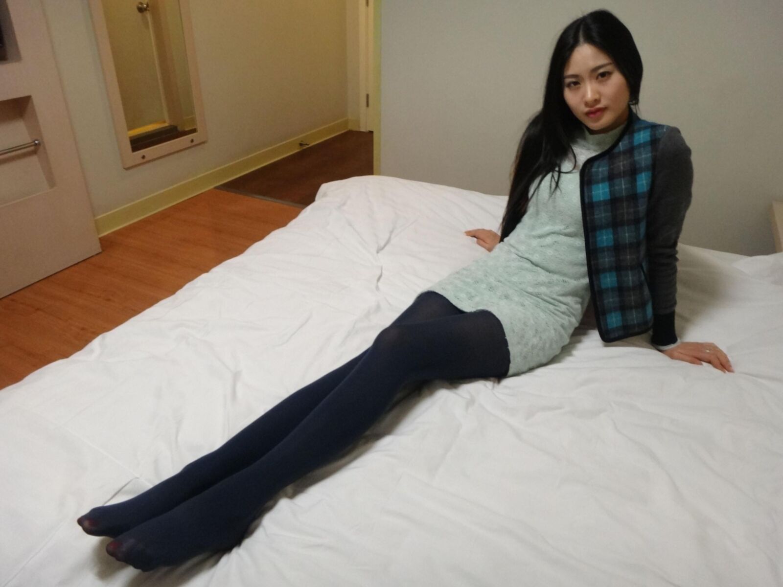 アジアの女の子をからかうために生まれました