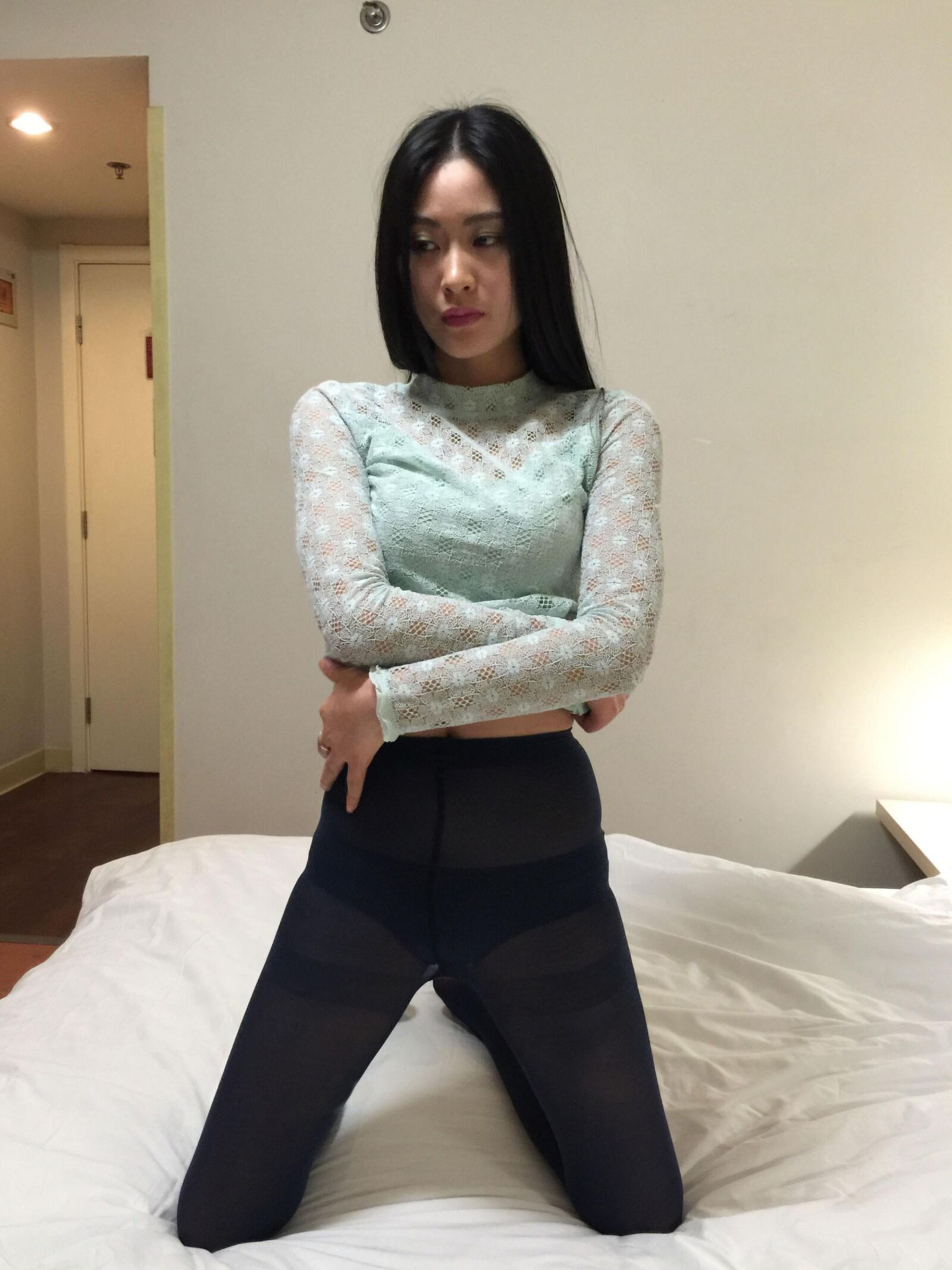 アジアの女の子をからかうために生まれました