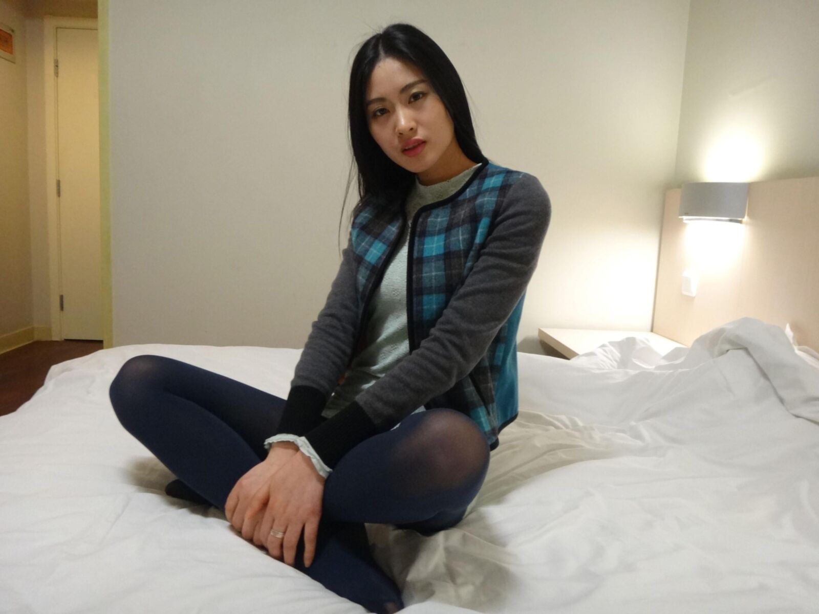 アジアの女の子をからかうために生まれました