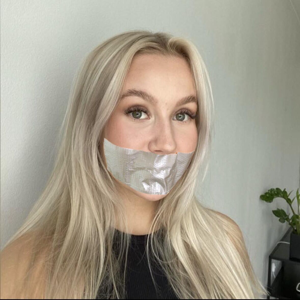 лента заткнута
