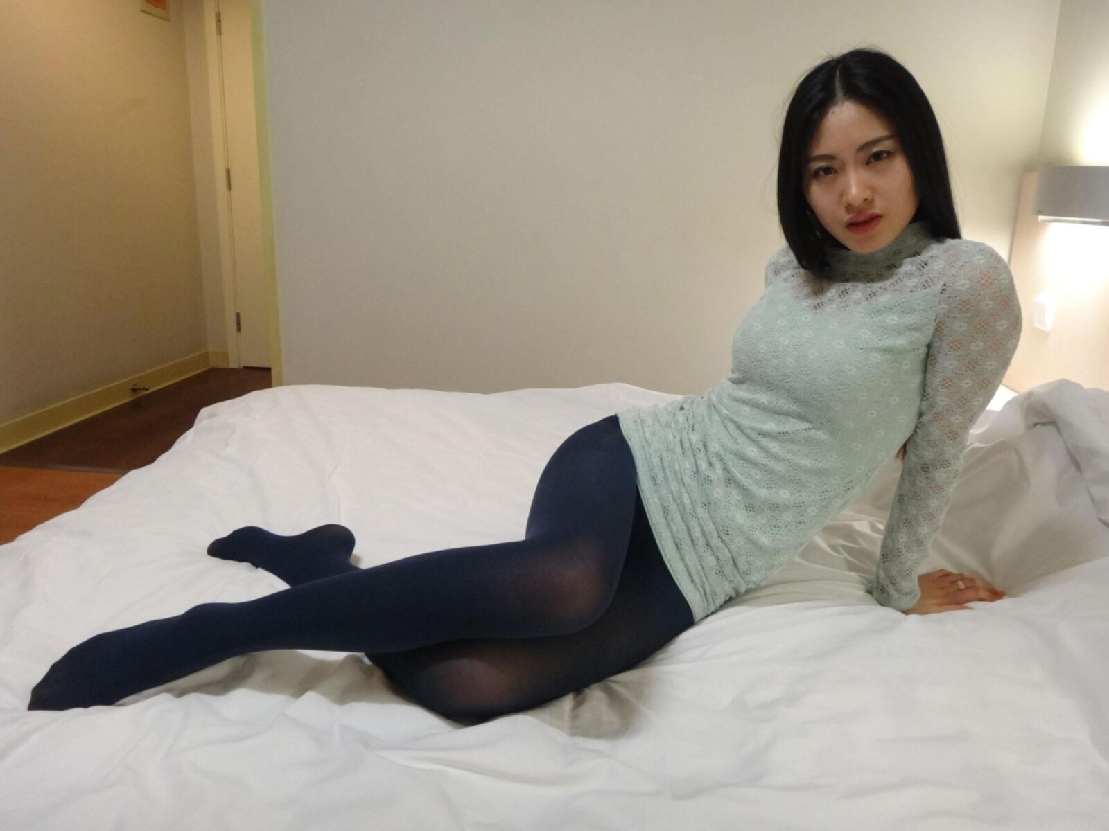 アジアの女の子をからかうために生まれました