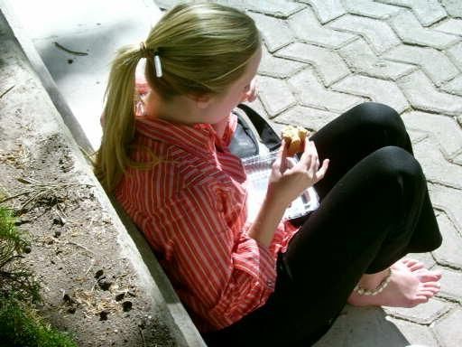 Pieds candides pour une collégiale