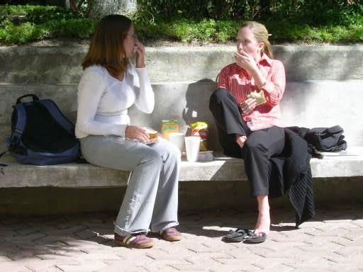 Pieds candides pour une collégiale