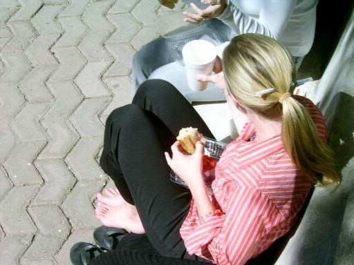 Pieds candides pour une collégiale