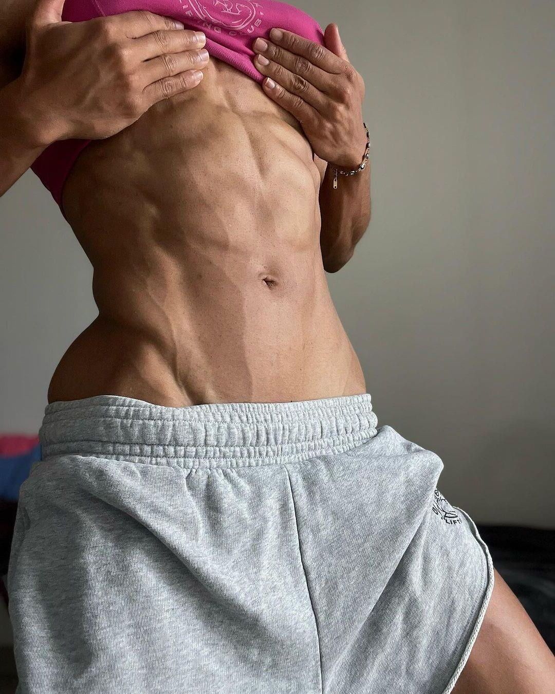 Victoria R