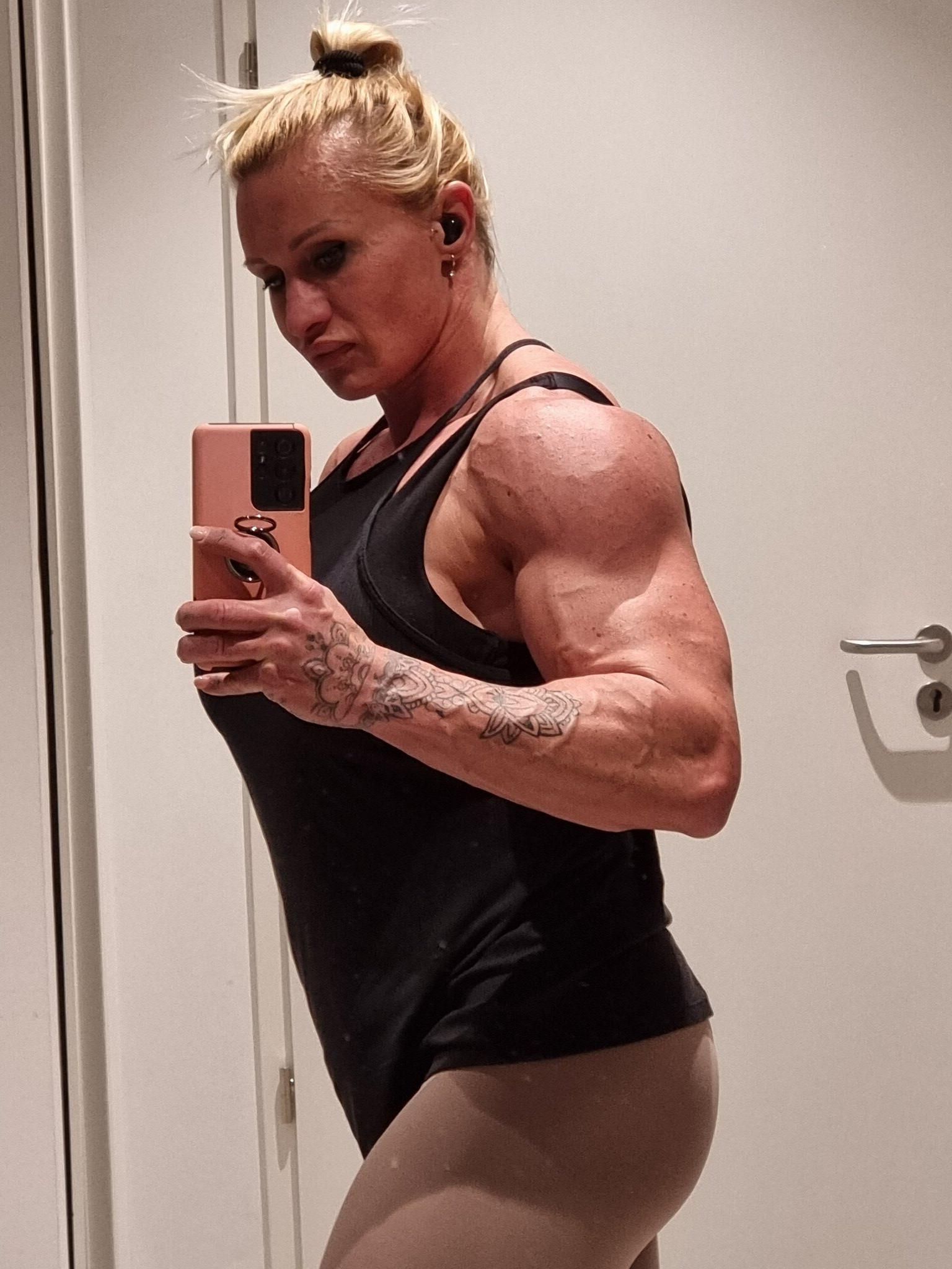 Random Muscle Girls 