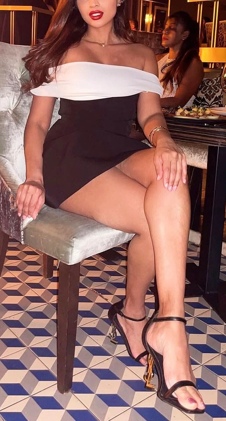 Piernas sexys y deliciosos muslos gruesos calientes