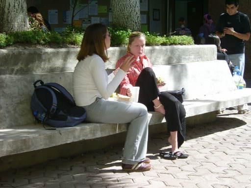 Pieds candides pour une collégiale