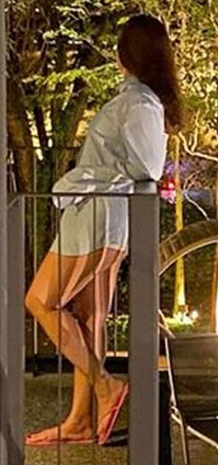 Beaux pieds délicieux de swinger excité hotwife