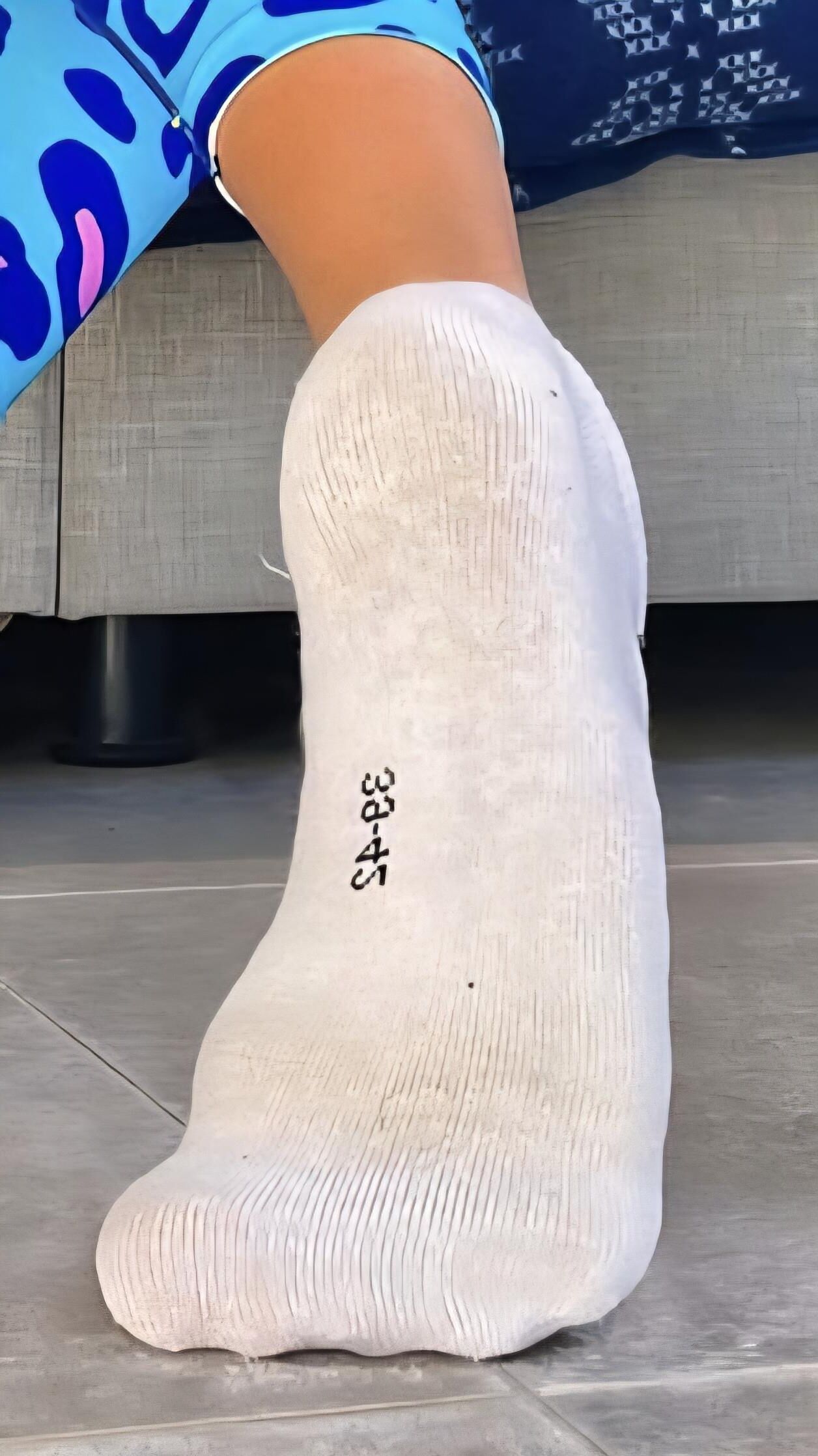 FEET AND SOCKS 