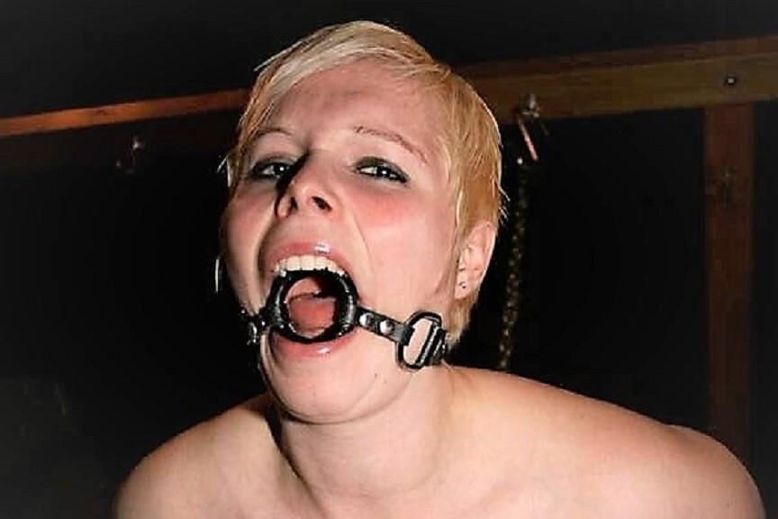 Big Tit Youngster em Bondage