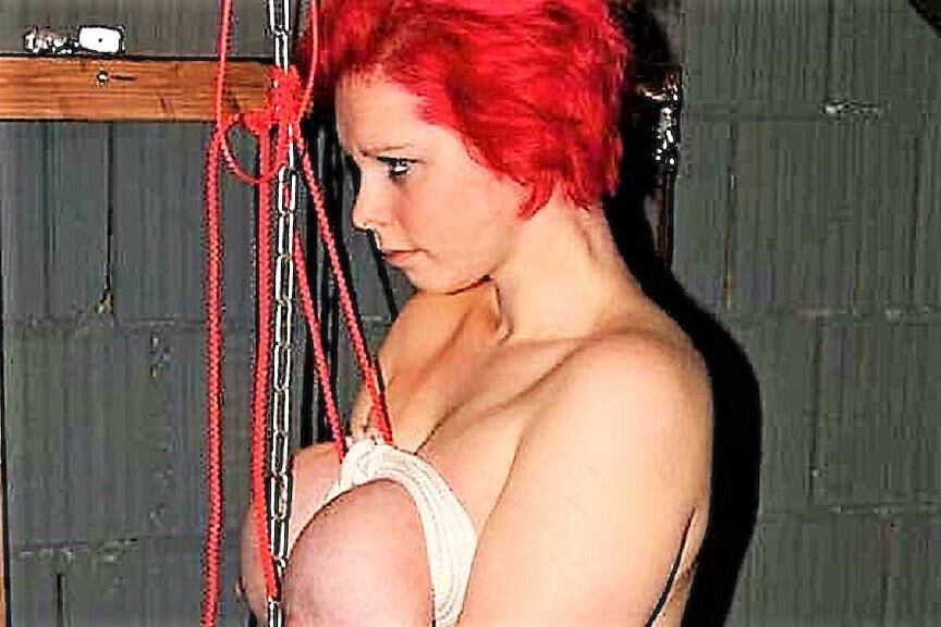 Big Tit Youngster em Bondage