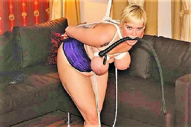 Big Tit Youngster em Bondage