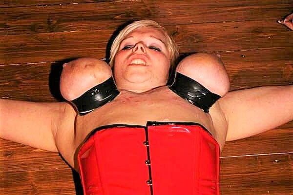 Big Tit Youngster em Bondage