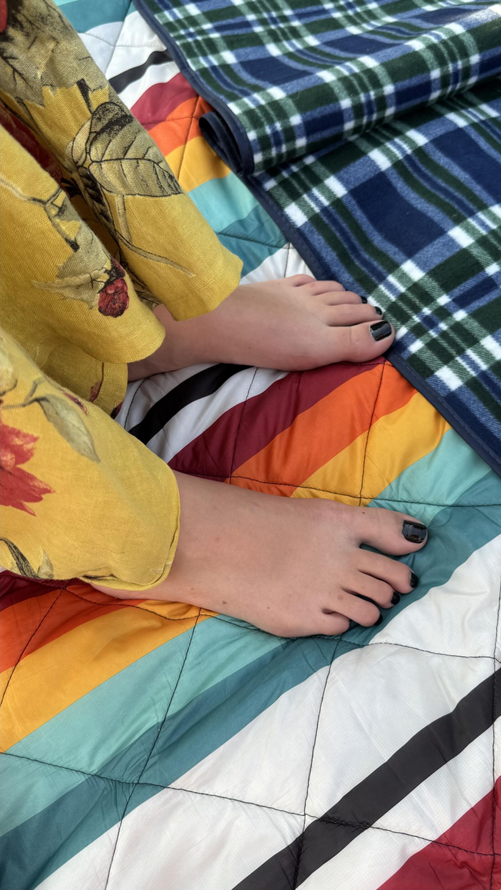 Wifes feet and toes for tribute and comment 