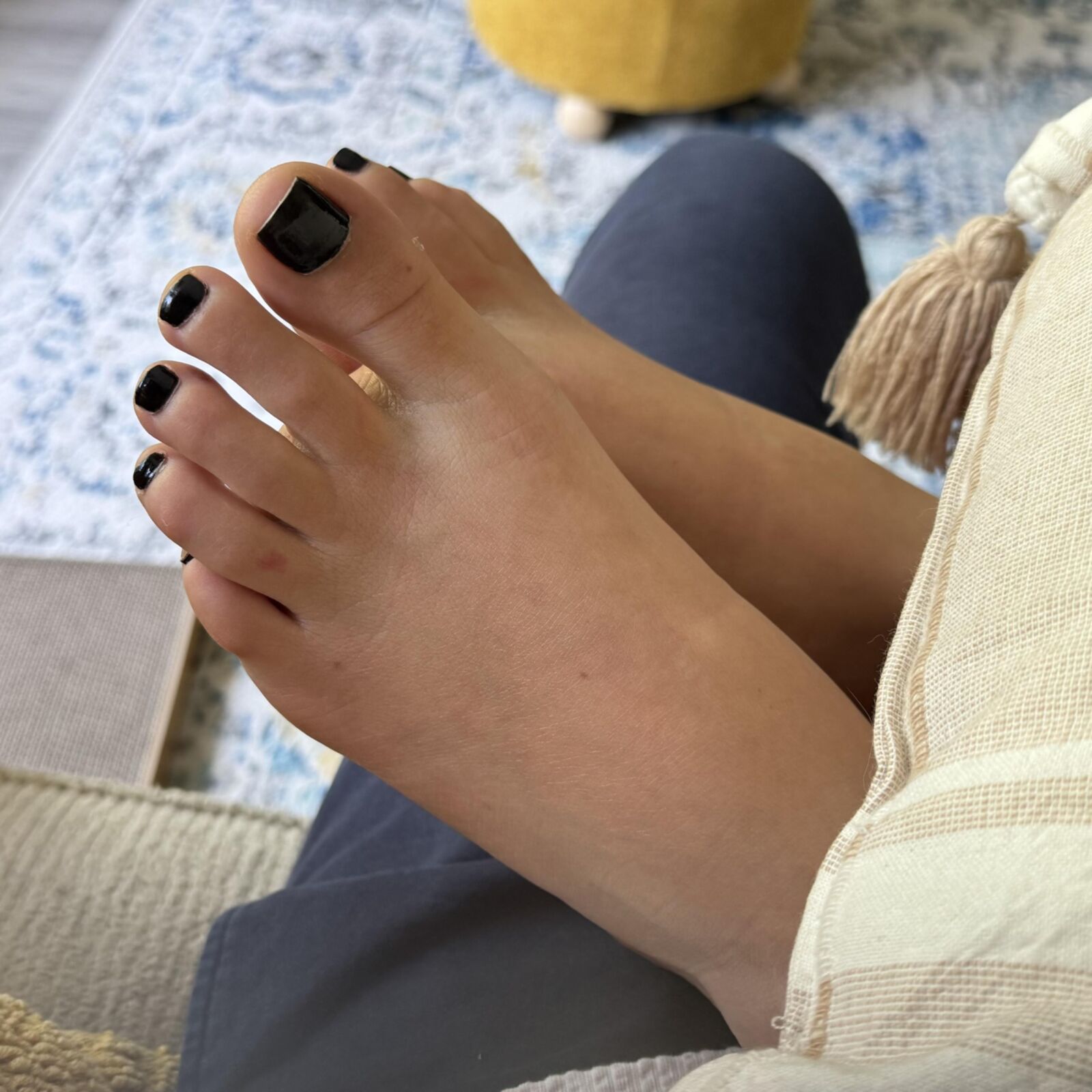 Wifes feet and toes for tribute and comment 