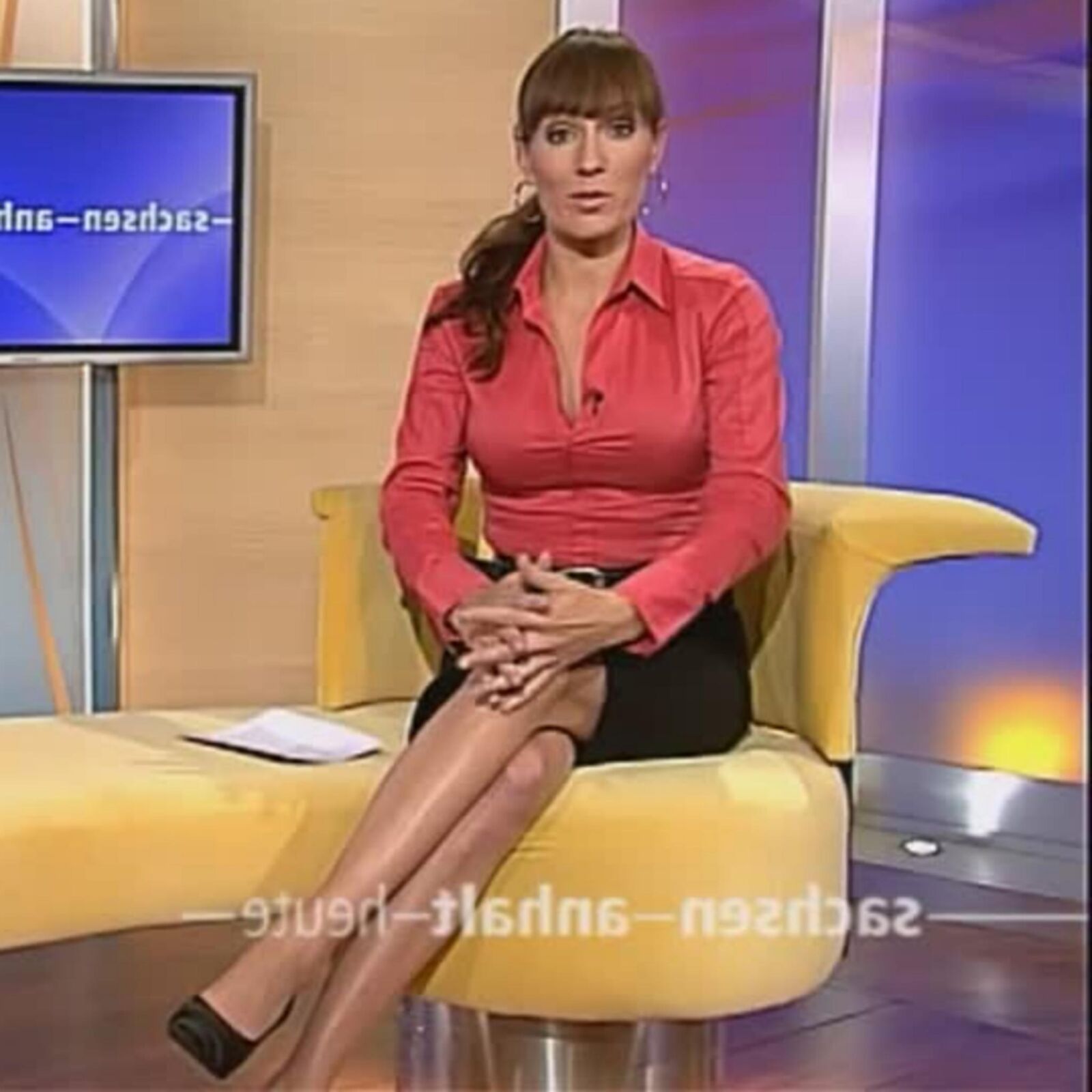 Susi B. Gez Edelhure in Feinenセクシーな衣装Zum Ficken！