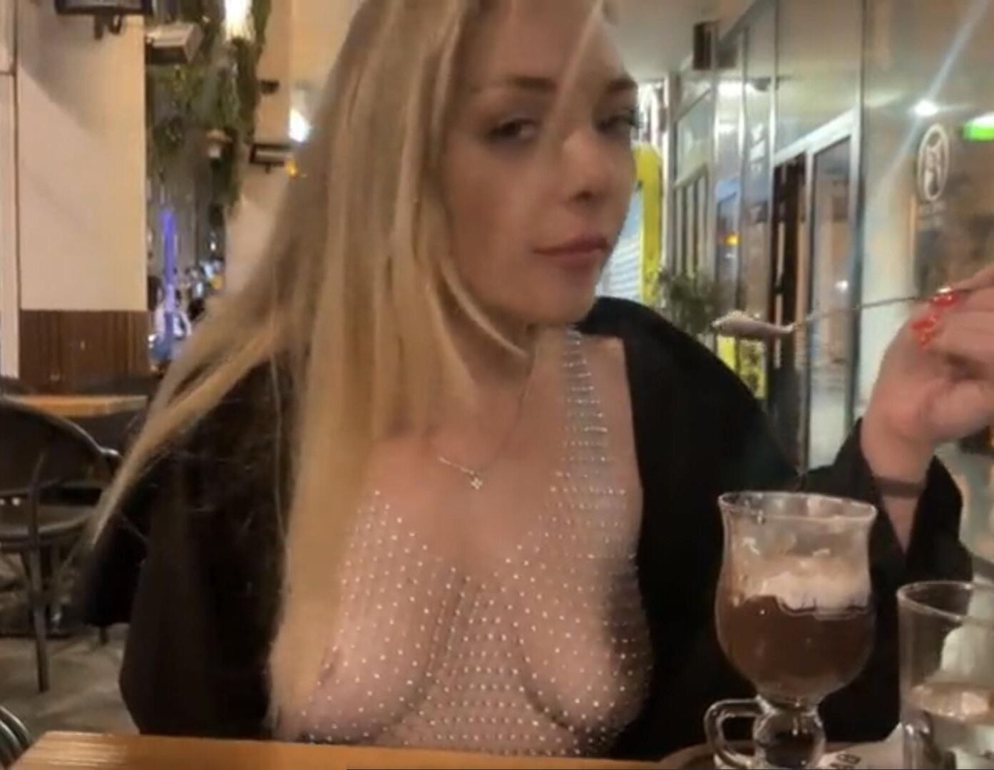 Braless 