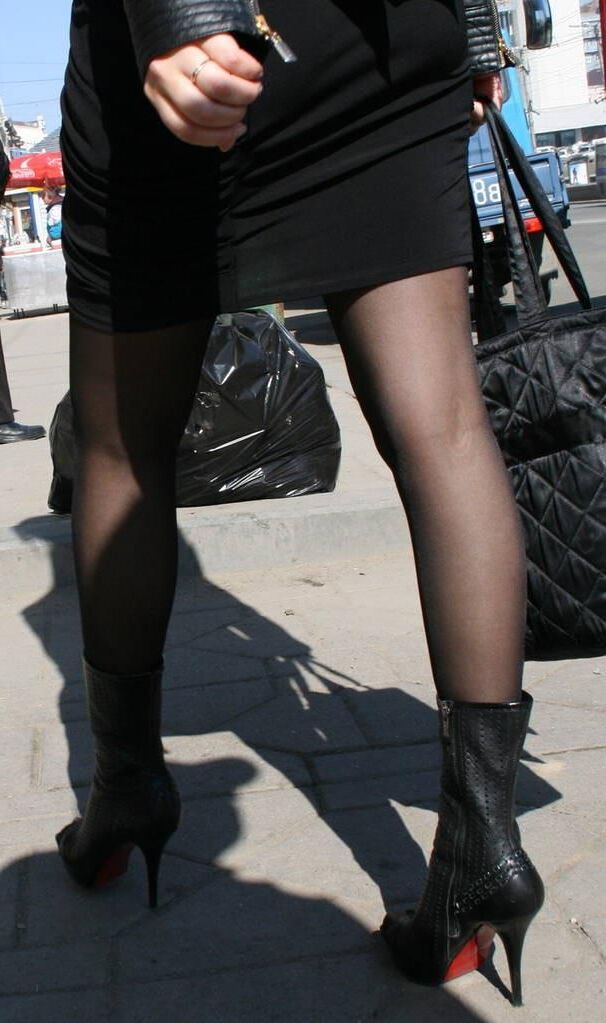 Voyer Legs and Heels Street View