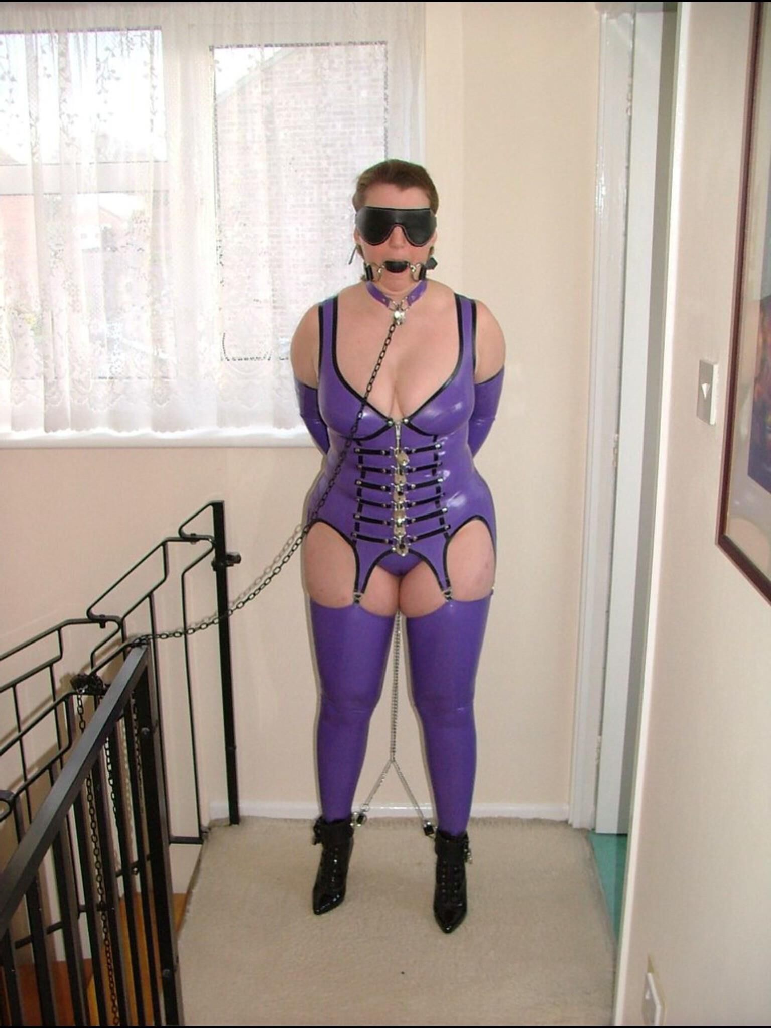 Latex Milf