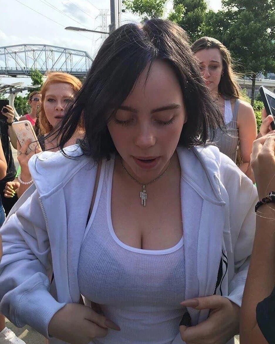 Tit Slut Billie Eilish、Fat Uddersは精液を懇願します