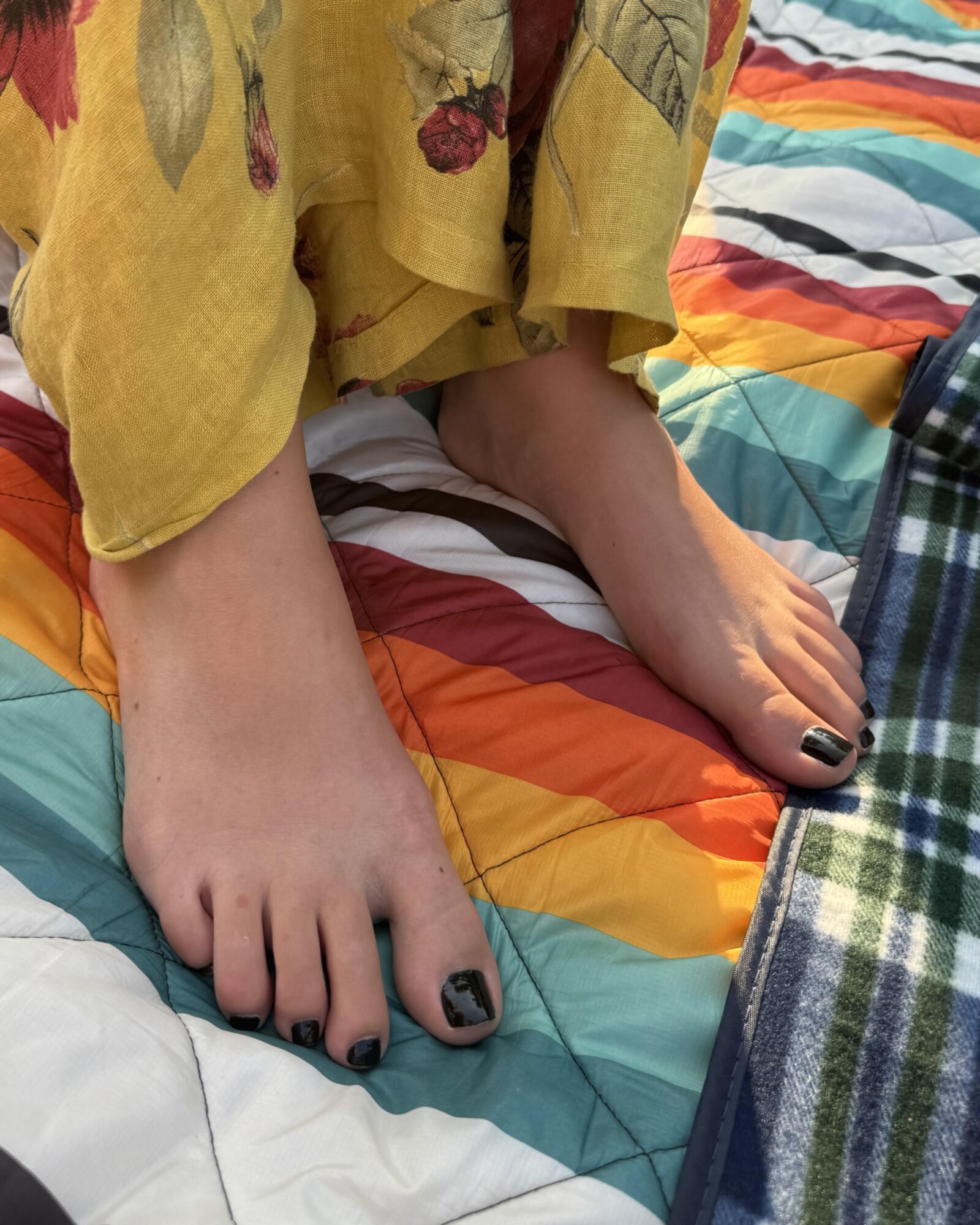 Wifes feet and toes for tribute and comment 