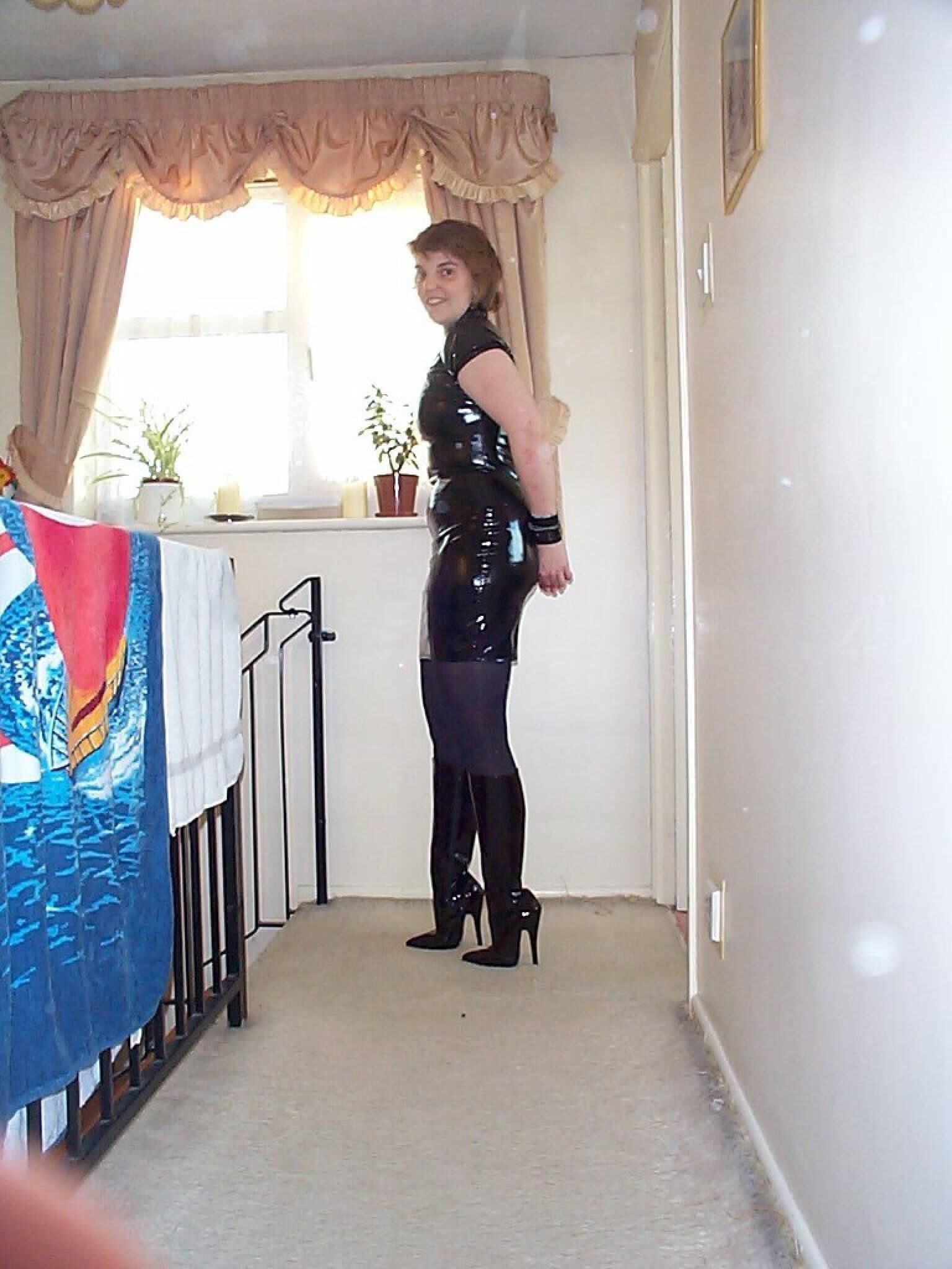 Latex Milf