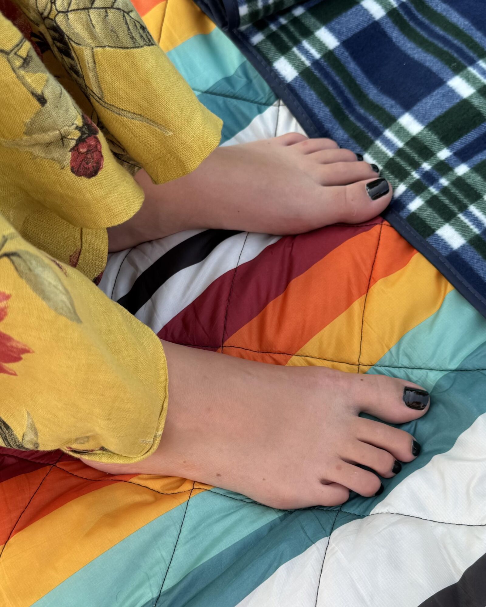 Wifes feet and toes for tribute and comment 