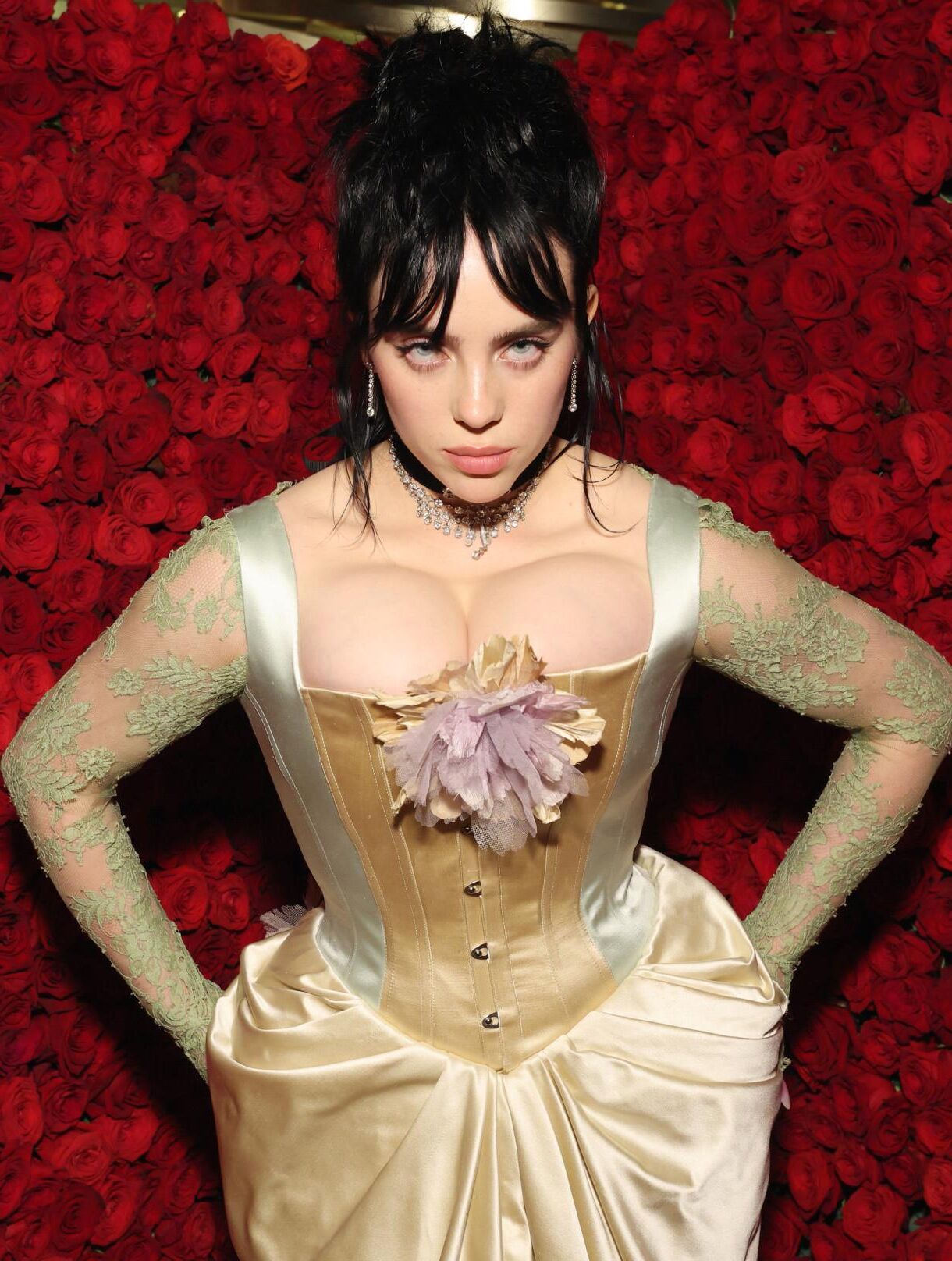 Tit Slut Billie Eilish、Fat Uddersは精液を懇願します