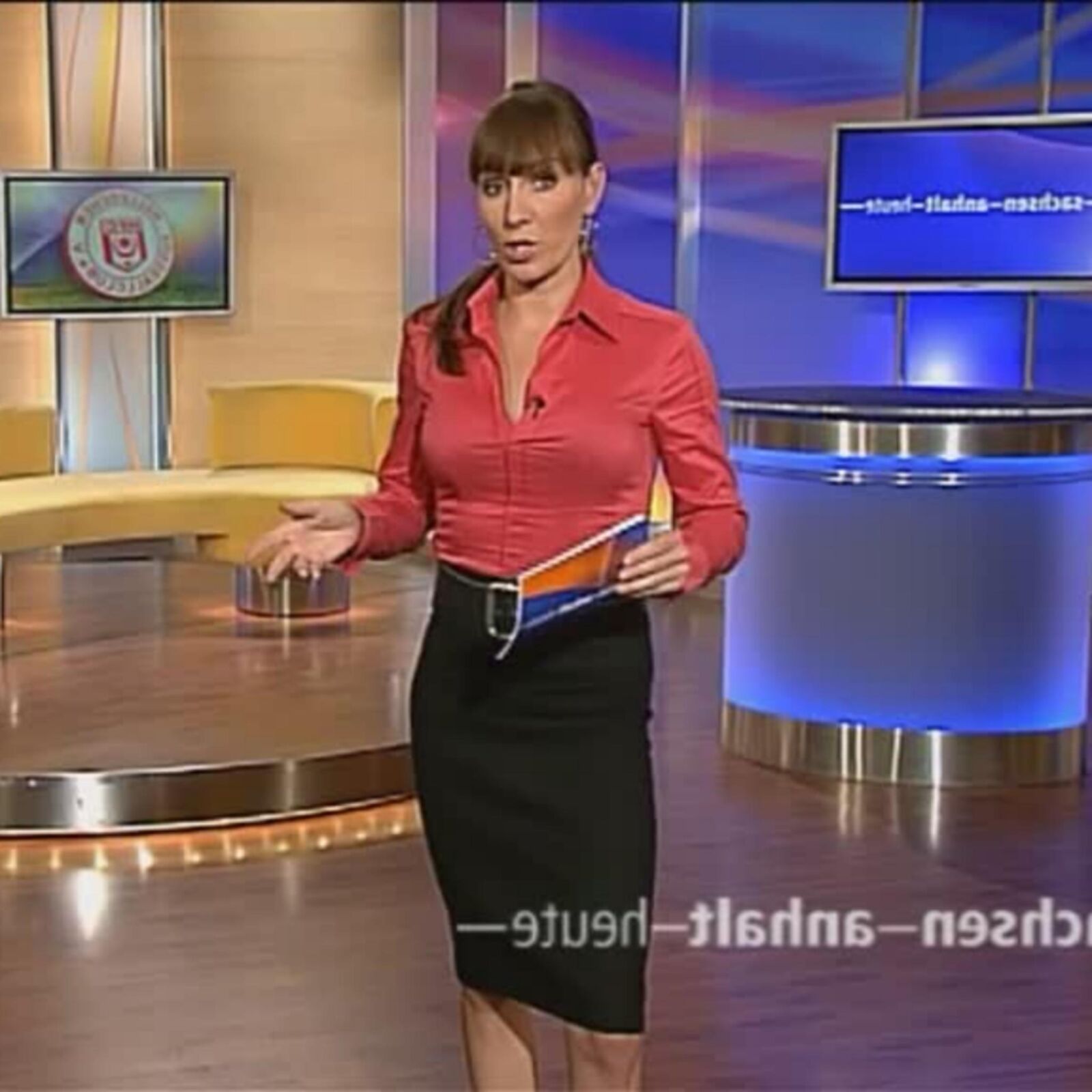 Susi B. Gez Edelhure in Feinenセクシーな衣装Zum Ficken！