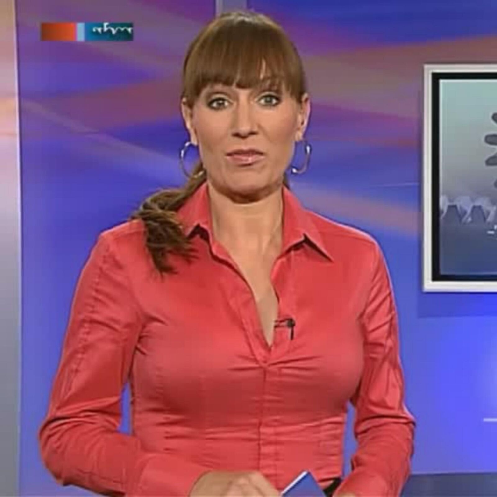 Susi B. Gez Edelhure in Feinenセクシーな衣装Zum Ficken！