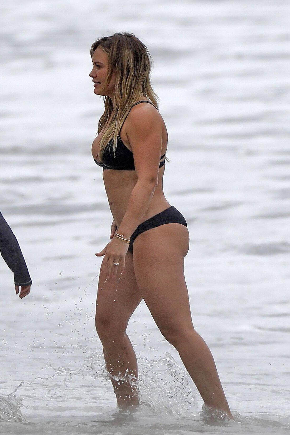 Hilary Duff sexy fuckable legs